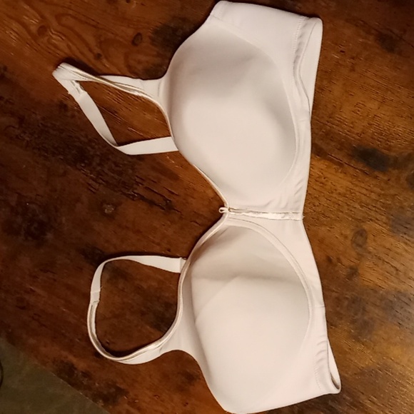 Like New White Vanity Fair 40D Lightly padded Wirefree Bra - Picture 5 of 10